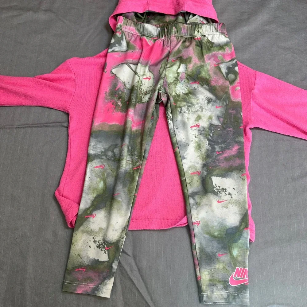 Nike Girls Pink Hoodie and Abstract Print Leggings 2‎ Piece Set Size 5 4-5 Years